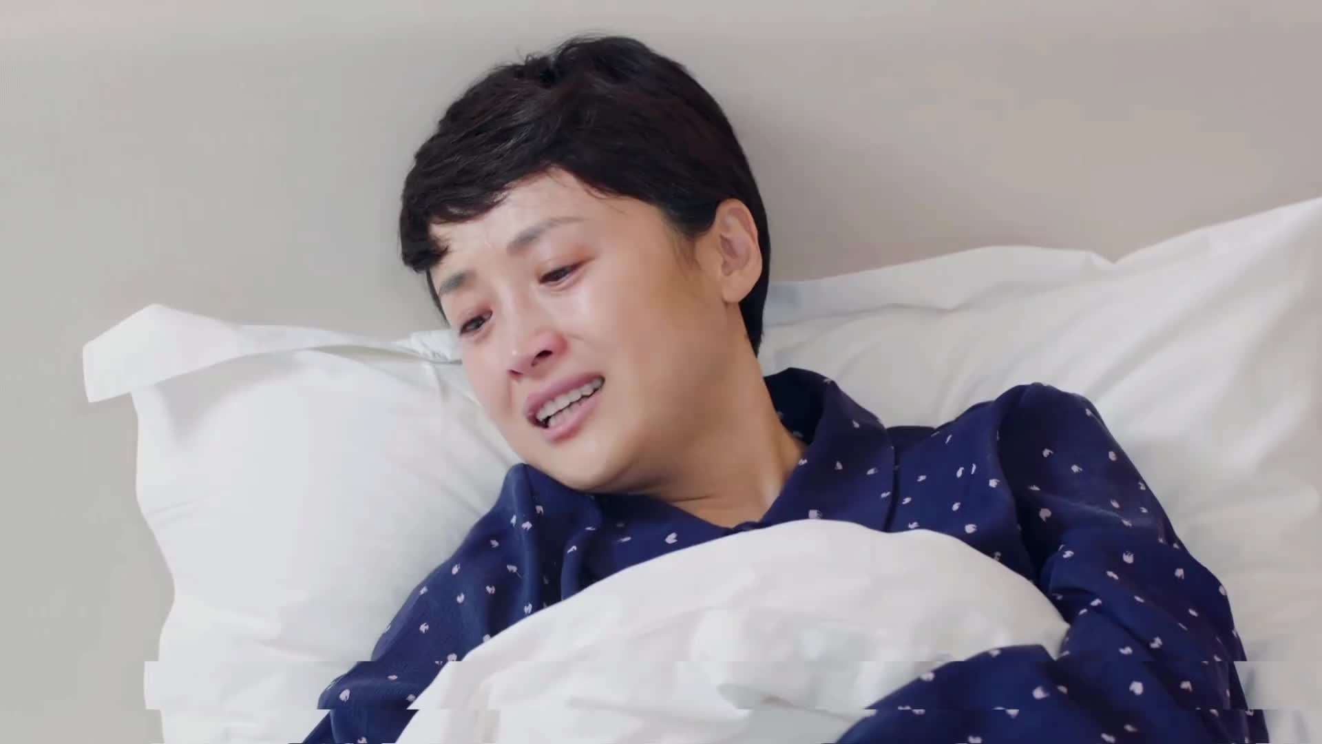 男人惊讶的发现，自己深爱半辈子的女人，竟出现在自己...