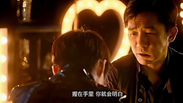 你一副不缺我的样子，让我怎么敢说我好想你