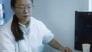 白天救死扶傷，晚上打死打傷