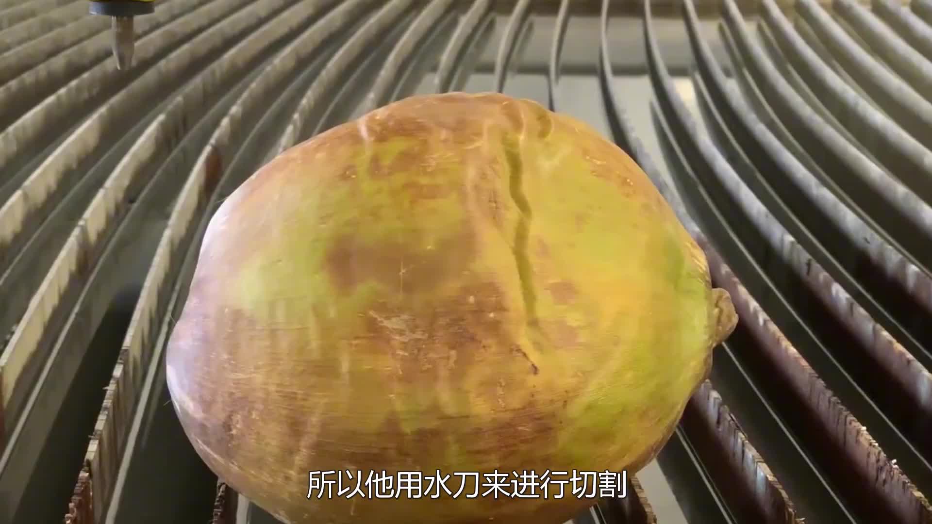 手不小心碰到水刀会咋样？用假手测试，隔着屏幕都觉得疼！