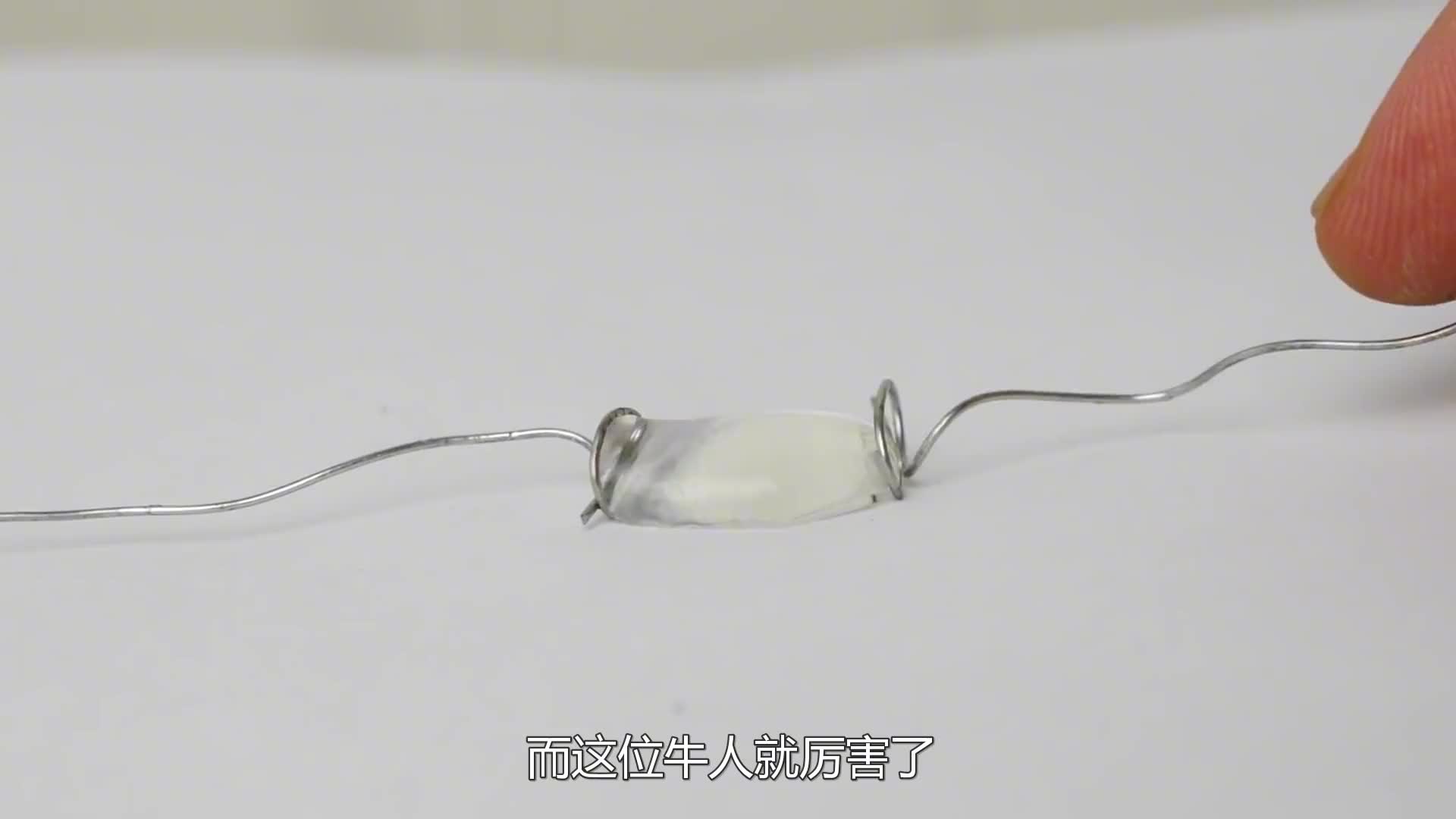 超硬核防水涂料，鞋子踩在泥里一尘不染，你知道原理吗？