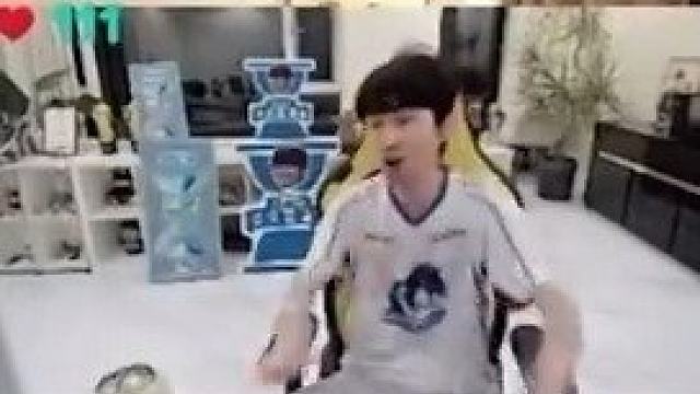 M3赢下比赛后Doinb给Icon和Zwuji发语音：爹爹爹爹爹爹！爱你爸爸！爱你爸爸！你爸爸真多