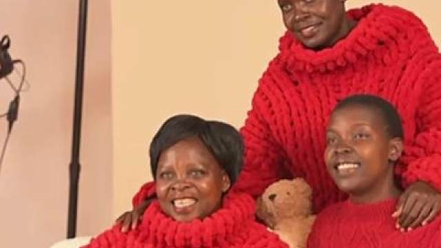 rose和妈妈姐姐拍婚纱照，母女三人笑得相当开心 #rose