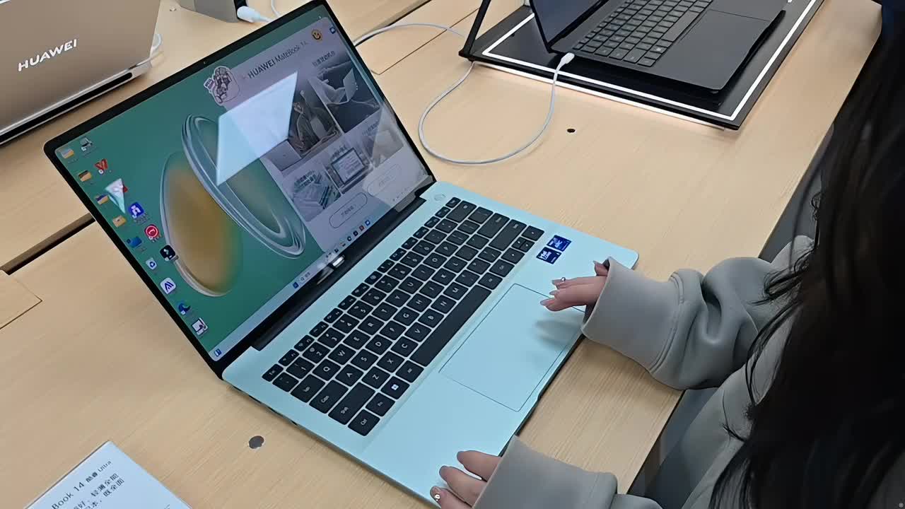 给主播买电脑选了半天，最终决定去买小米！