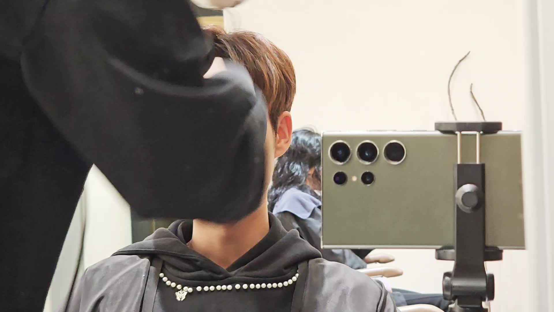 【子圣-798】我跟晓华不在一个城市呀，只能让我老乡给我剪头发了