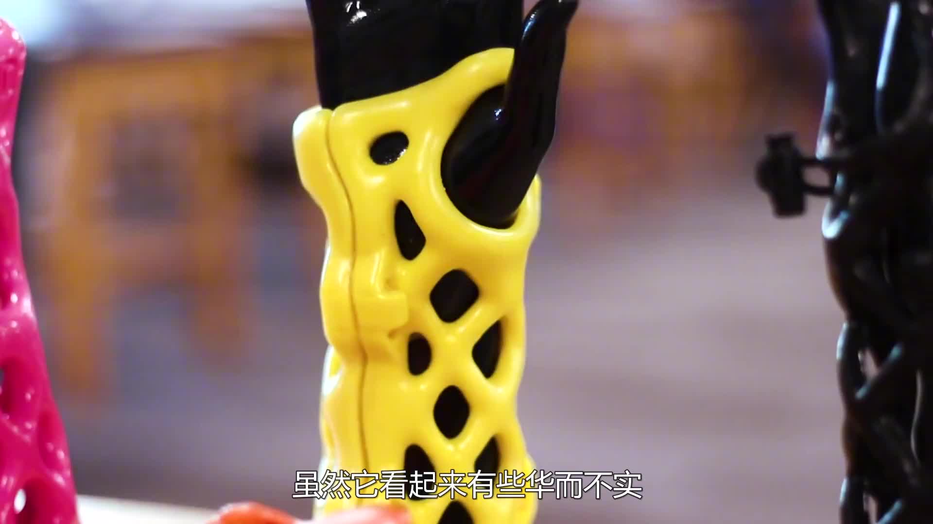 国外发明骨折治疗神器，外观酷炫还不影响洗澡，真是长见识了