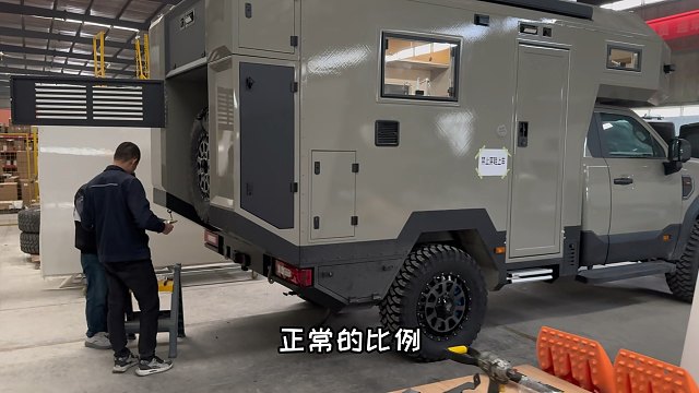 中国小哥改越野房车 第7集:男人减速带长视频 安装后备胎