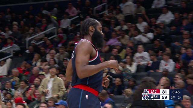 最近登哥状态神啊...  连续三分怎投怎中，三节结束已轰下7记三分，砍下43分拿下生涯第102次40