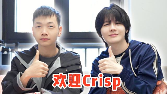 前方发来报道，松少已到达TES基地~接完队服后的第一件事：先找林坚