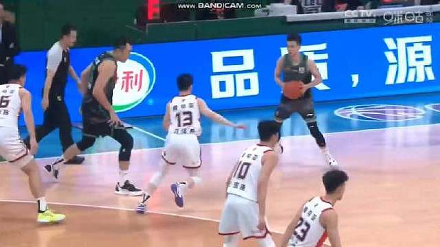 还得是继伟来，这记三分命中后差2分，之前有最近到3分（也是继伟的3分）