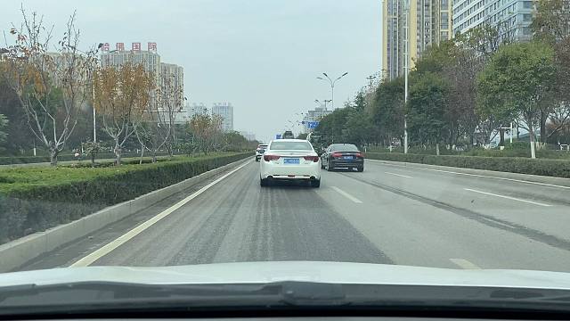 7个跟车技巧，有效提高形成安全，避免事故发生