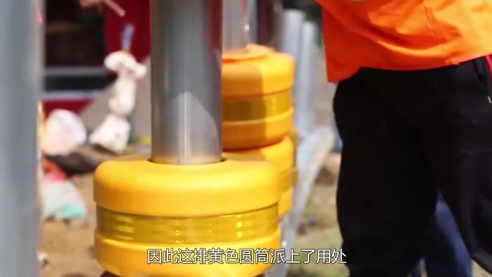 国外发明滚轮防撞护栏，专为急转弯而生，关键时刻能保命