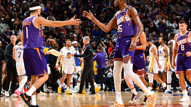 【杜兰特&布克合砍48分】在太阳对阵勇士的比赛中，比尔因伤缺阵，太阳双核布克&杜兰特全力出击，二人合