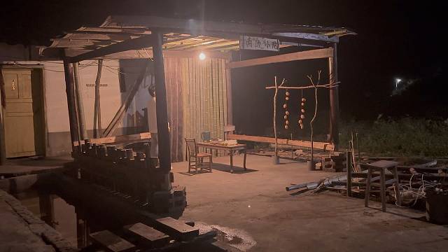 农村可以休息的亭子终于建成