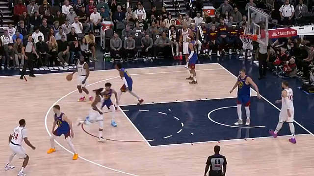 哈登投进关键球 再现撒盐庆祝动作