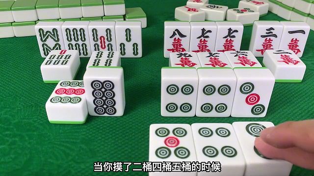 麻将场上罕见的“心理套路”，这招你要学会，想不赢牌都难！