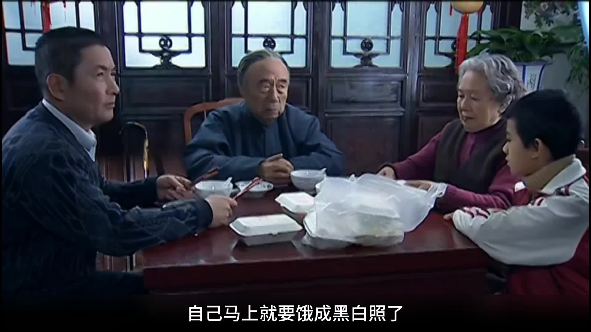 男人当着全家二十几口的面，竟直接就怒扇了妻子一巴掌