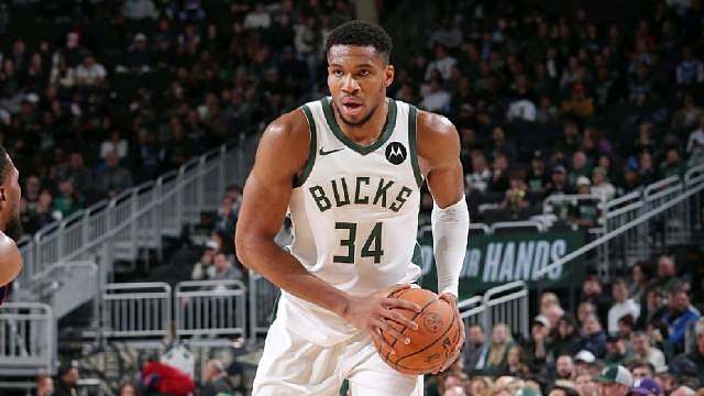 今日NBA杯小组赛，雄鹿客场128-107战胜活塞。此战之后，雄鹿在NBA杯小组赛中获得了4胜0负的