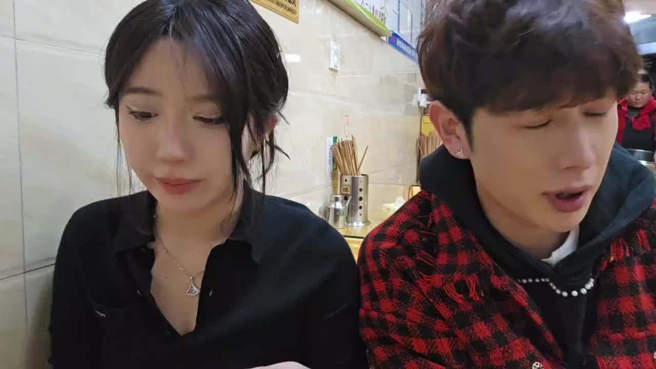 【童锦程】呆妹这个朋友真可以处，还请我女粉喝水