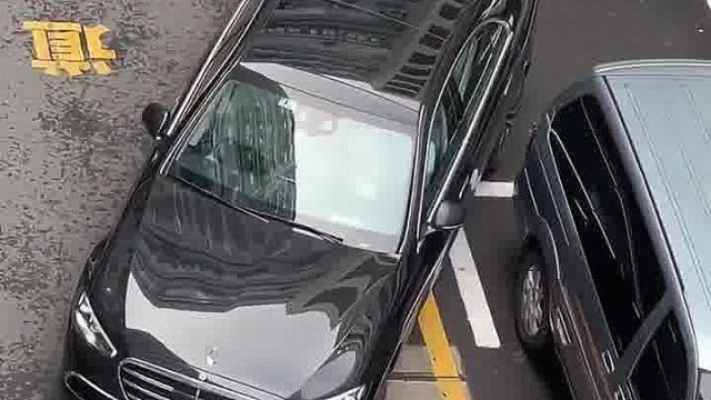 第一次见到车技这么好的，车位长度刚刚好，高手