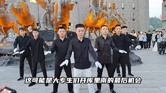 大专生最后开库里南的机会！