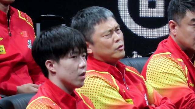 打球的是梁甜甜，皱皱巴巴的是楚钦和志强