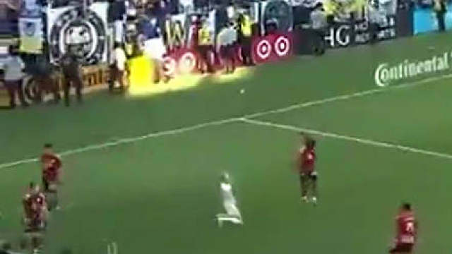 美职联季后赛决赛，洛杉矶银河战胜纽约红牛夺冠。35岁罗伊斯下半场替补出场，个人生涯首次拿到联赛冠军。