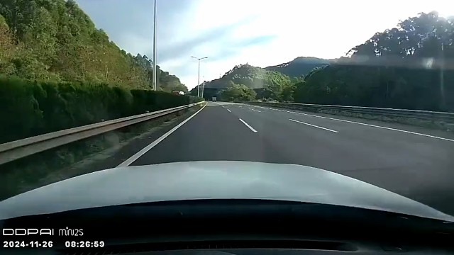 这个时候就知道后视镜和车内后视镜的作用了