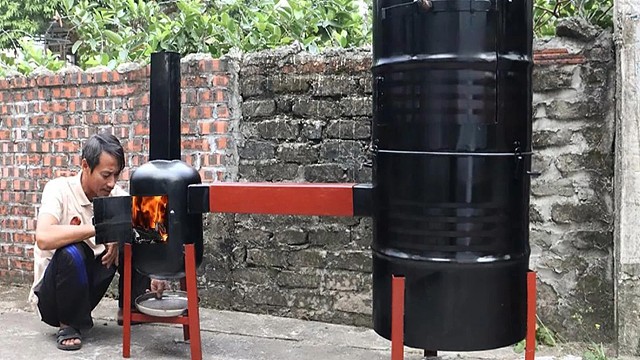 巧妙利用旧铁桶搭配废弃瓶，创意制作多功能便捷式的烟熏烤炉