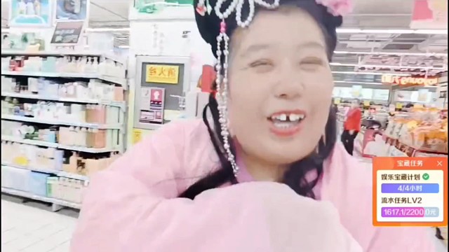 楚楚大美人穿古装舞到超市跳起了天竺少女