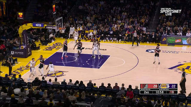 奥利瓦里命中职业生涯第一记三分球，曾在季前赛的时候带领过湖人大比分逆转的。