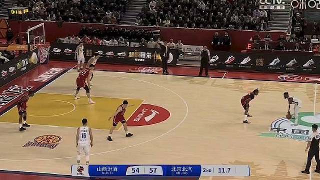 不愧是NBA扣篮王，迪亚洛的弹速太快了…明明还有一段距离，迪亚洛硬生生盖掉了杰曼的上篮，进而给山西队