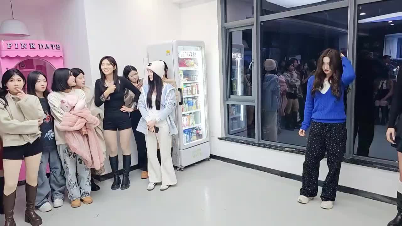 检验一下由杨小楠带领的主播舞蹈团的跳舞成果！