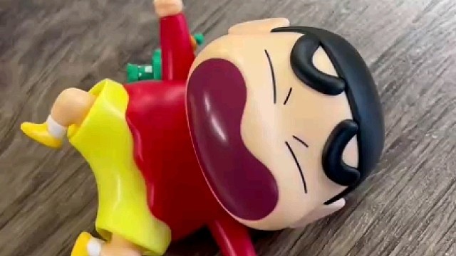 魔性发条玩具蜡笔小新又在闹了#蜡笔小新发条盲盒 #蜡笔小新 #发条玩具 #52TOYS