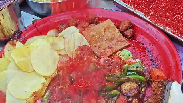 陕西兴平特色双拍辣子馍，裹上满满的红辣椒！香辣过瘾又好吃！