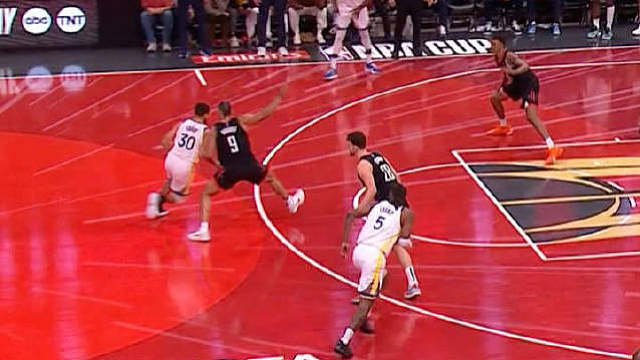 库明加致命犯规绝杀勇士！根据今天的尺度，大家觉得这个犯规合理吗？