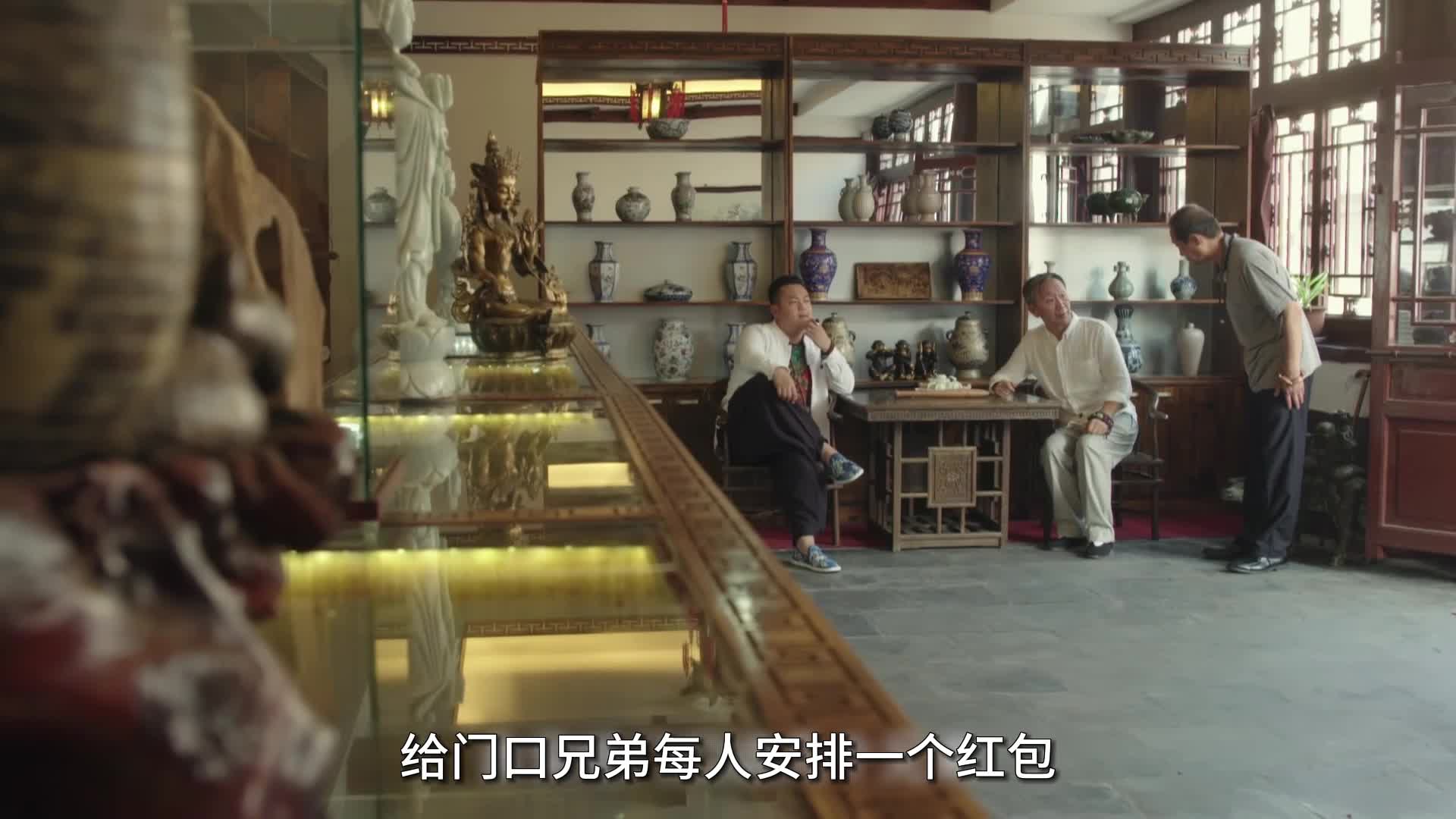 锅哥27：老头正要去街拍，没想到豪车竟遭到碰瓷