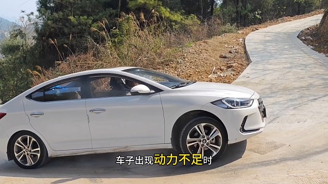 开自动挡走高速，只会踩油门就错了，这才是M挡、S挡的正确用法