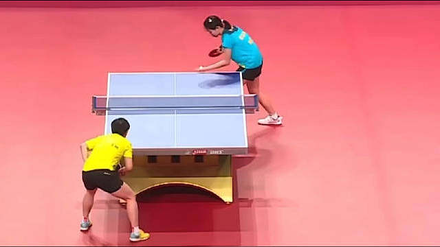 就爱看孙颖莎打球，快乐乒乓太厉害了，现场球迷粉丝们好热情呀，凶凶的莎莎