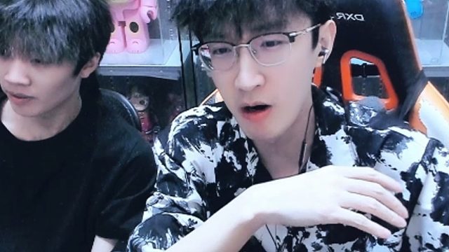 蔡哥不用手机玩游戏的原因？