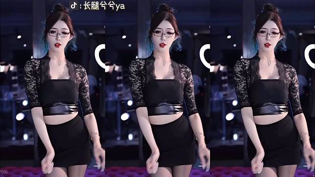 长腿兮兮喊闺蜜来一起跳舞，这就是双倍快乐？