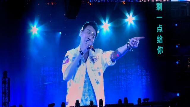 华为mate70“陶喆神级现场测试”飞机场的10:30