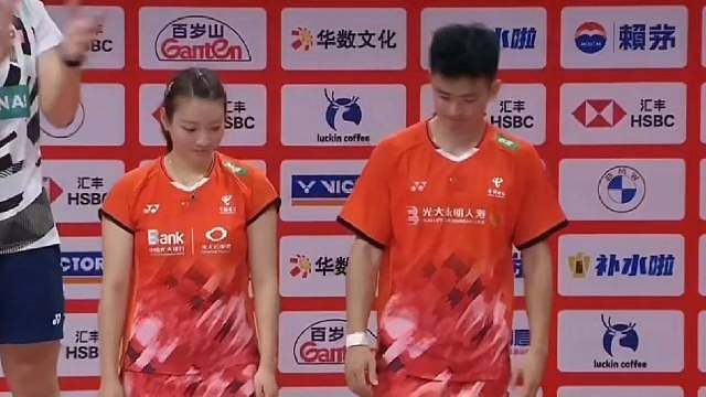 雅思组合7年，现场全场观众一起喊永不落幕，这一刻，很多人落泪了，超多不舍，年终总决赛实现三连冠，完美