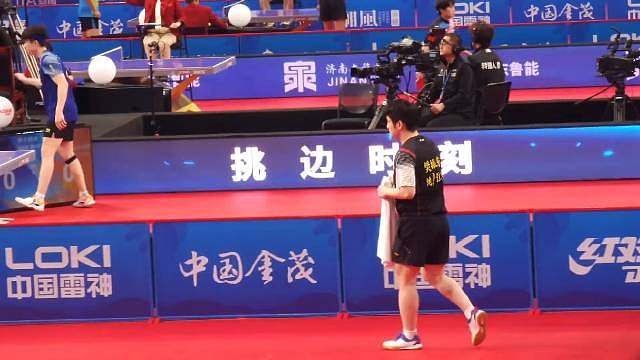 谁能想到最后一场樊振东vs王楚钦，现场球迷有福了！不白来，都不白来，球迷们的福利，都加油