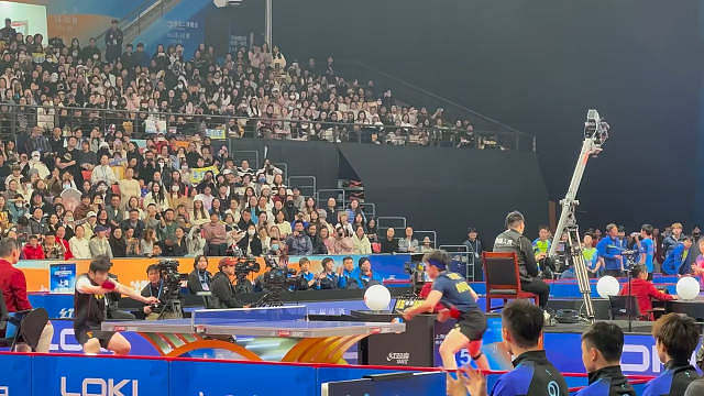 樊振东vs王楚钦第一局16：14虽然有点遗憾，但是特别精彩，爆分了，接下来楚钦老师加油