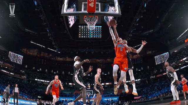 【字母哥制霸攻防】攻防一肩挑！字母哥制霸篮下，强硬补篮和2+1都不在话下，随后的防守回合又为卡鲁索送