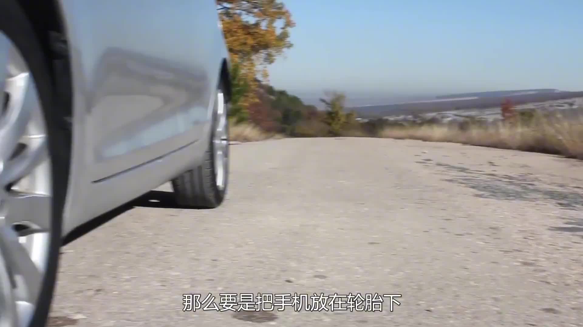 汽车的碾压力有多硬核？用钢化玻璃来挑战，最后谁更胜一筹？