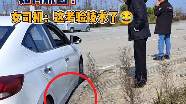 女司机：这也太考验技术了，如何正确脱困？