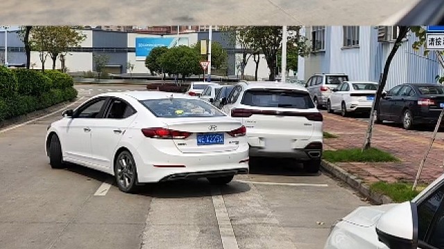 新手司机来说说，这样的侧方停车、是不是超简单