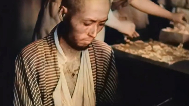 1945年日本原子弹爆炸后真实影像，幸存者全身溃烂痛苦不堪，胆小慎入